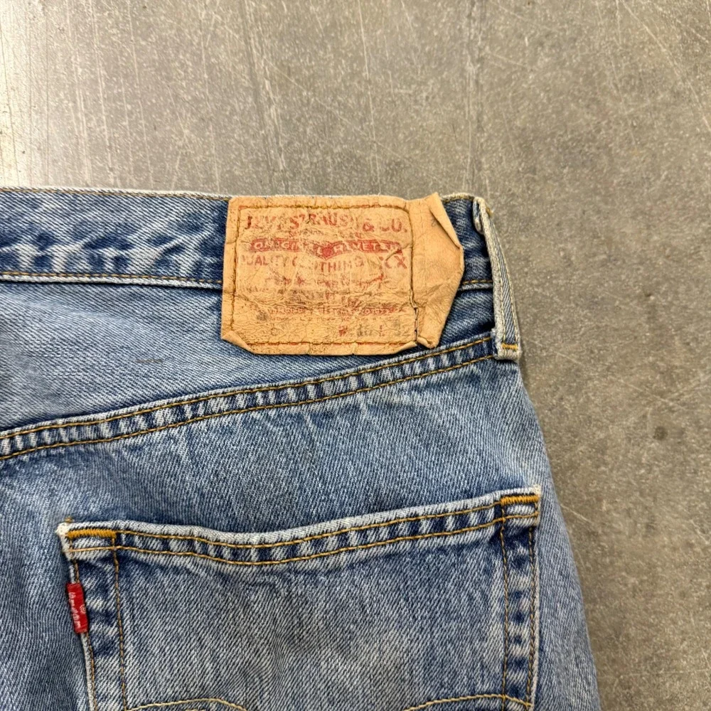 Vintage Levis 501 Light Wash Straight Leg Button Fly Denim Jeans 36x32 Mens